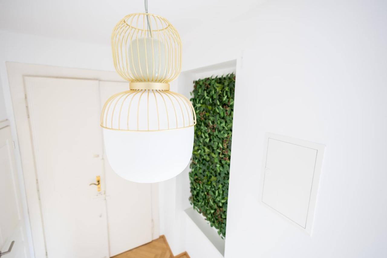 Large Garden-view Balcony Comfort Retreat 1020-vienna Wien